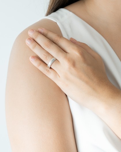 Alianza de boda brillo cantos labrados