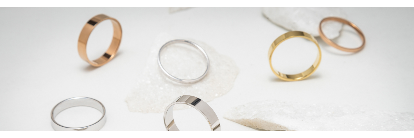 Alianzas de boda únicas hechas a mano que simbolizan vuestro amor